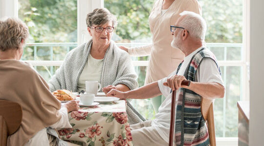 logement-senior-quelles-diferences-entre-une-residence-senior-et-une-maison-de-retraite